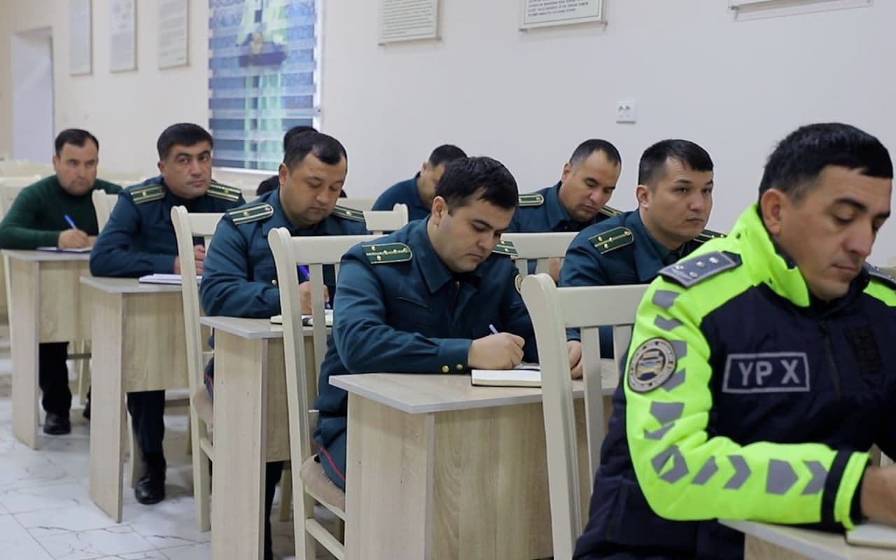 Хоразм вилояти ИИБ бошлиғи полковник Равшан Султанходжаев томонидан Хонқа тумани Ички ишлар бўлимида тезкор йиғилиш ўтказилди