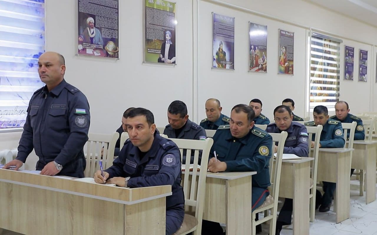 Хоразм вилояти ИИБ бошлиғи полковник Равшан Султанходжаев томонидан Хонқа тумани Ички ишлар бўлимида тезкор йиғилиш ўтказилди