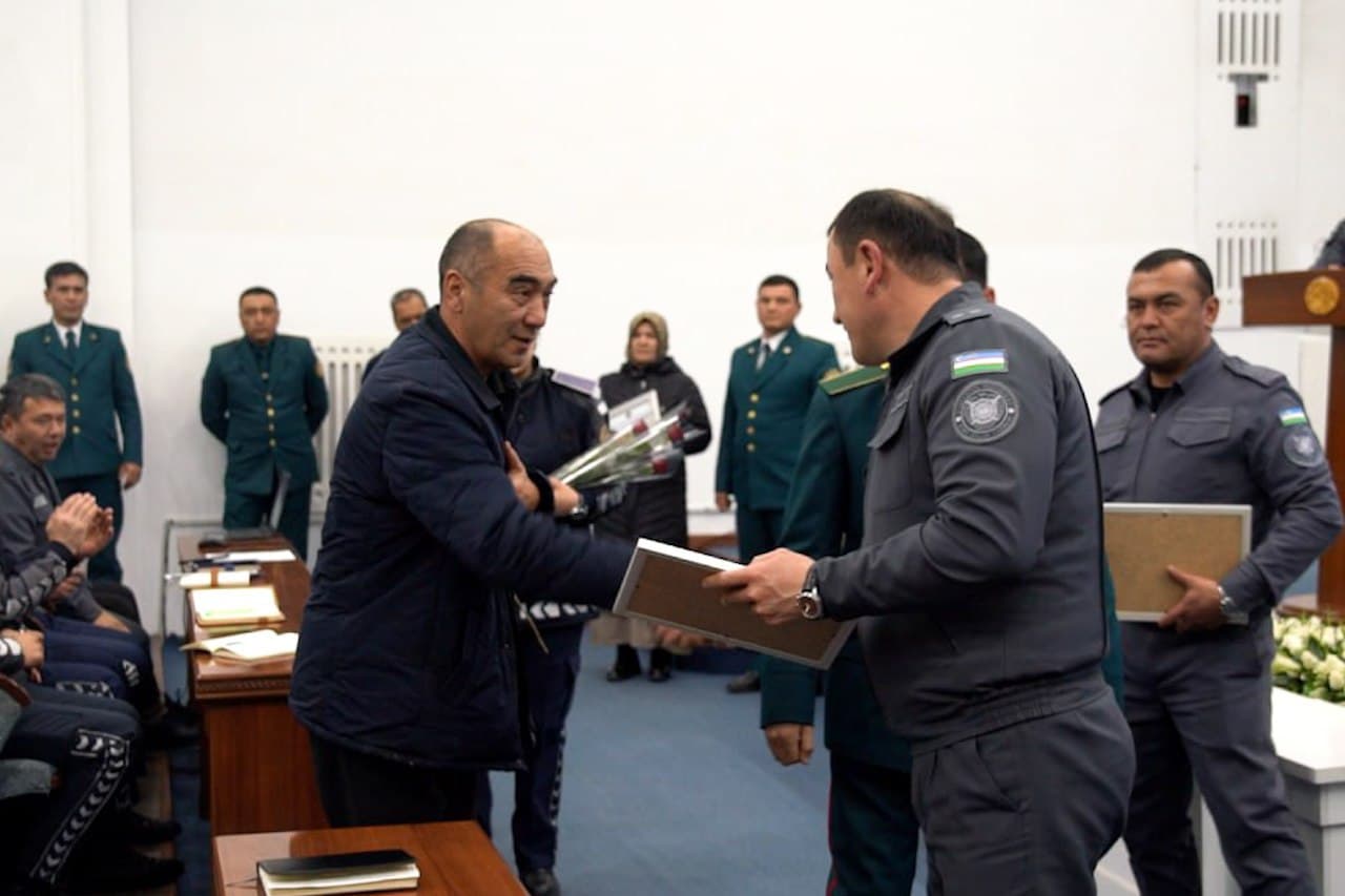 С участием личного состава Управления охраны общественного порядка УВД Андижанской области, их родителей и ветеранов состоялось совещание по обсуждению вопросов укрепления служебной дисциплины