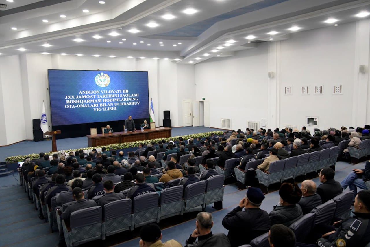 С участием личного состава Управления охраны общественного порядка УВД Андижанской области, их родителей и ветеранов состоялось совещание по обсуждению вопросов укрепления служебной дисциплины