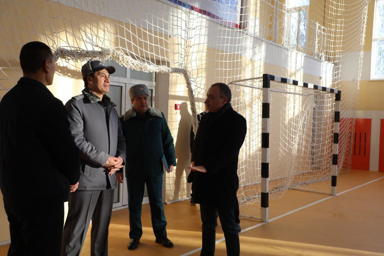 Вазир ўринбосари генерал-майор Бекмурод Абдуллаев Қарши давлат университетининг «Лочин» волейбол жамоаси билан учрашди