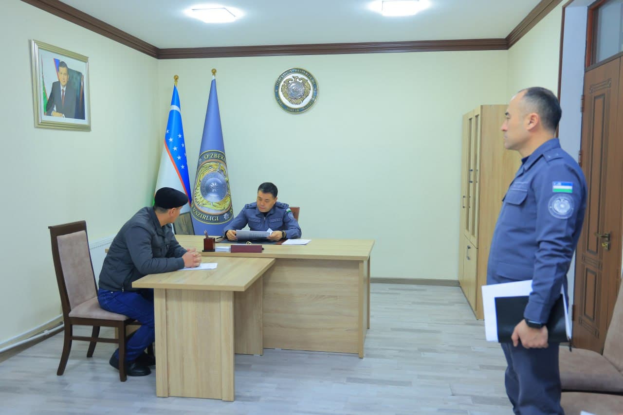 Namangan viloyati IIB binosida boshqarma boshligʻi polkovnik Shuxrat Aliyevning fuqarolar uchun qabuli oʻtkazildi