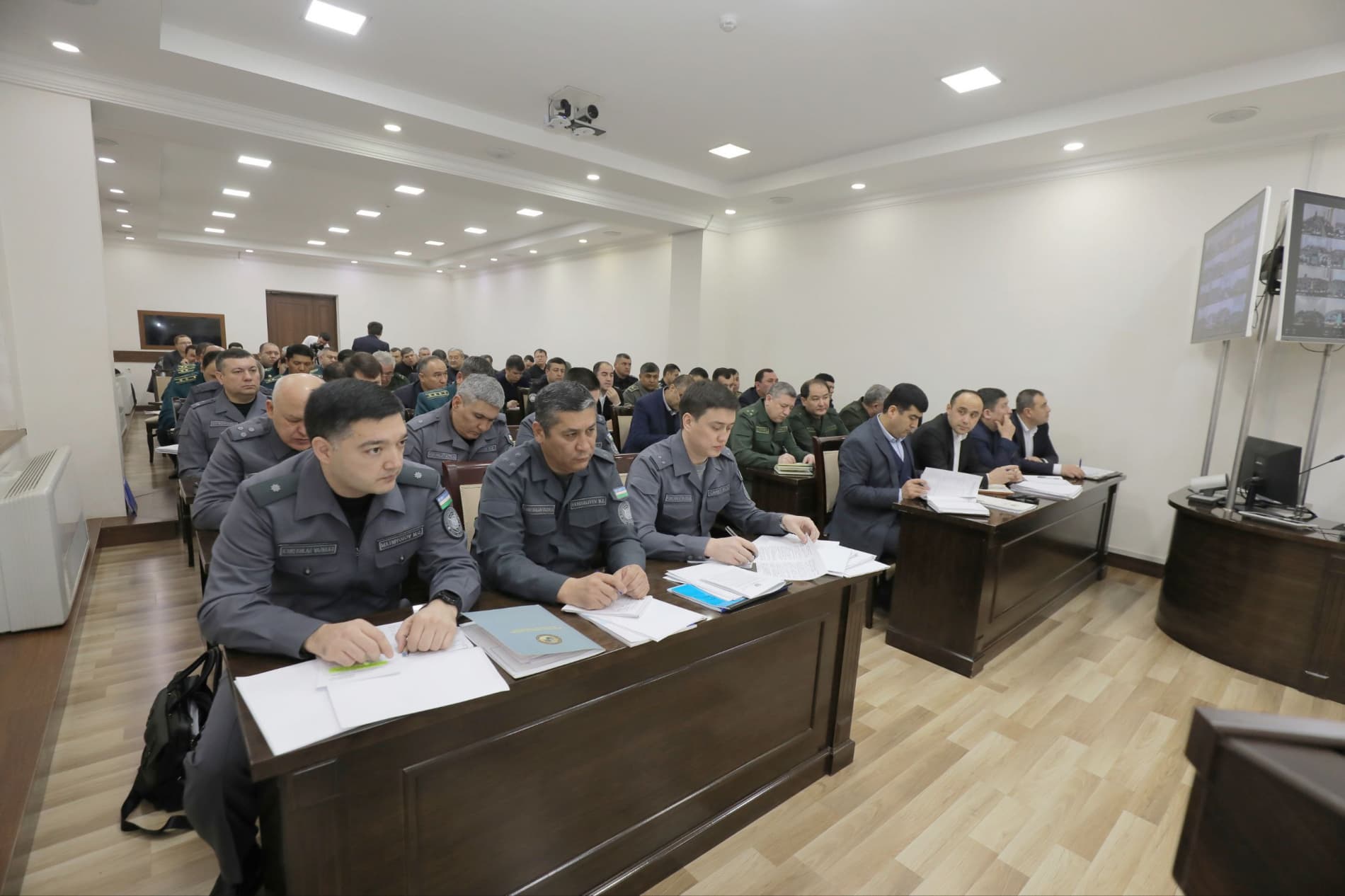 Minister of Internal Affairs Lieutenant General Pulat Bobojonov held a reporting meeting in Samarkand region