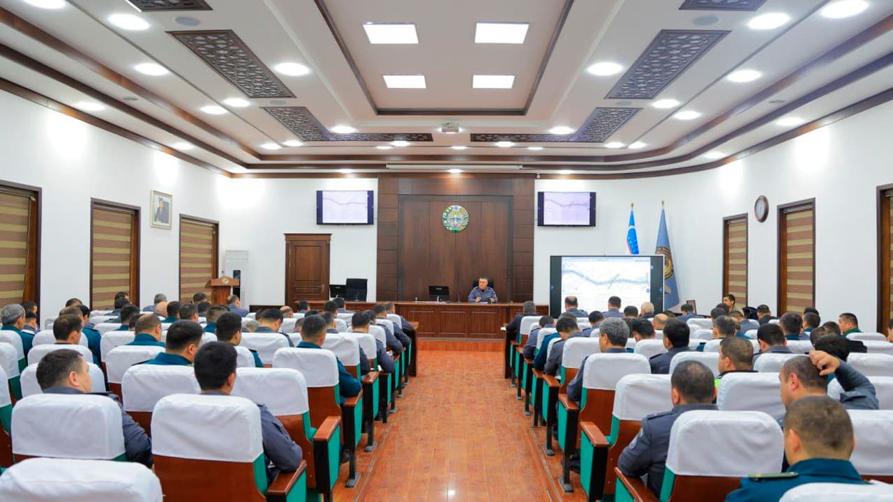 Buxoro viloyati IIB boshligʻi polkovnik Ikromjon Tursunov tomonidan navbatdagi tezkor yigʻilish oʻtkazildi