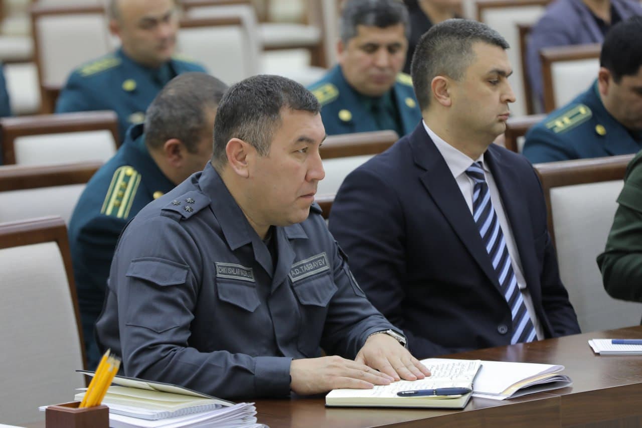 Minister of Internal Affairs, Lieutenant-General Polat Bobojonov, chaired a reporting meeting on the implementation of the Presidential Resolution in Navoi region