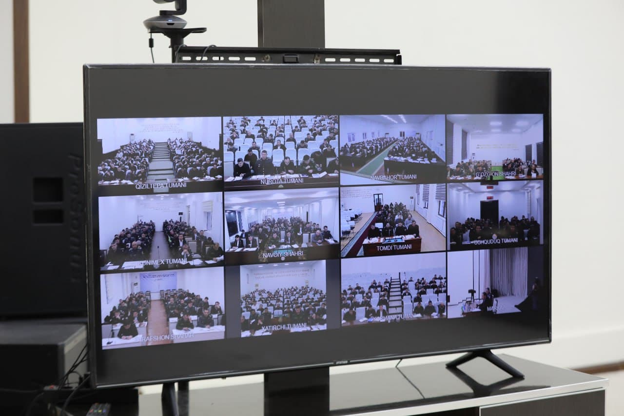 Minister of Internal Affairs, Lieutenant-General Polat Bobojonov, chaired a reporting meeting on the implementation of the Presidential Resolution in Navoi region