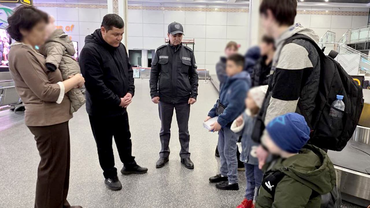 21 ребенок, оставшийся без попечения родителей за рубежом, возвращен в Узбекистан
