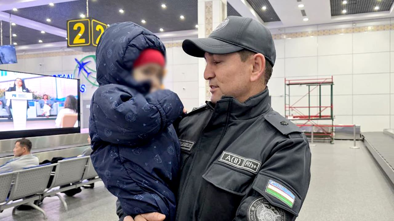 21 ребенок, оставшийся без попечения родителей за рубежом, возвращен в Узбекистан