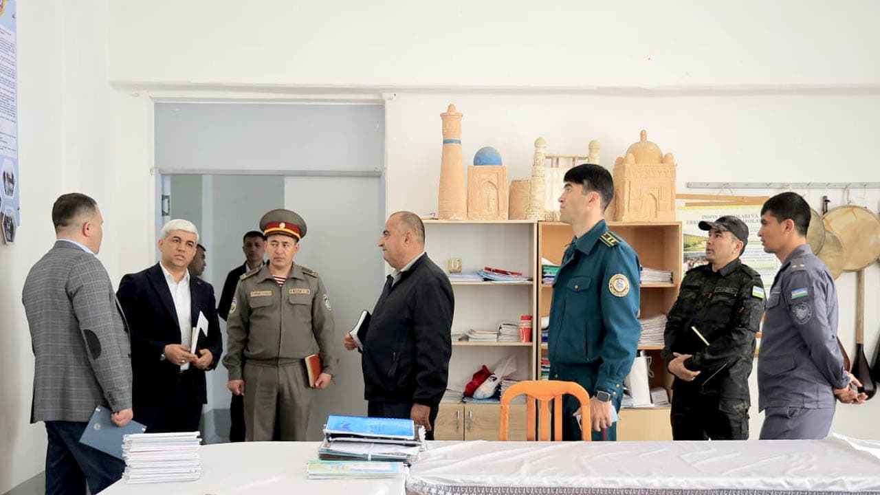 Представители рабочей группы под руководством Министерства внутренних дел и УВД Бухарской области провели изучения в общеобразовательной школе № 32 города Бухары