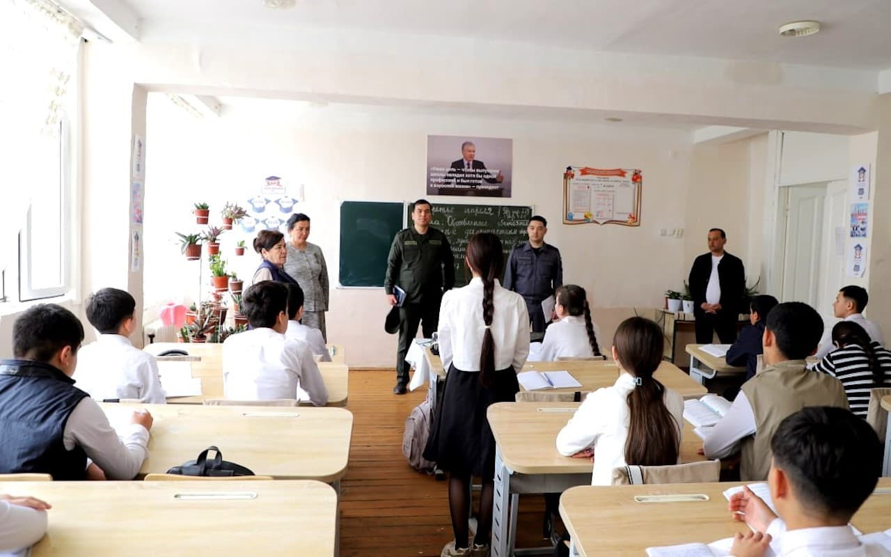 Рабочая группа, состоящая из ответственных сотрудников Министерства внутренних дел и областного управления внутренних дел, провела изучения в общеобразовательной школе № 8 города Ургенча