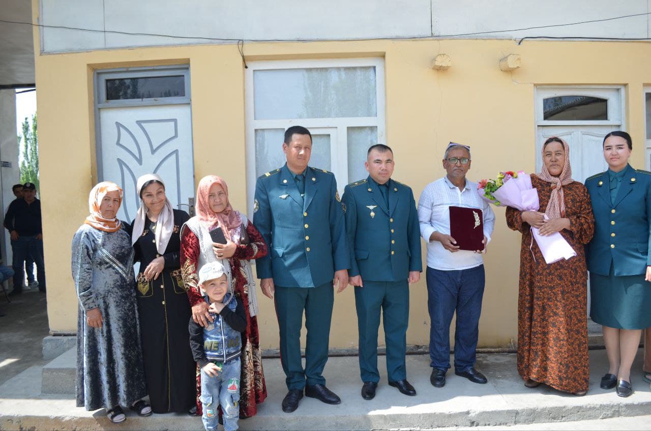 Фарзандининг юрт тинчлиги ҳамда осойишталиги йўлидаги садоқатли ва намунали хизмати ортидан ташаккур эшитиш ота-она учун икки ҳисса бахтдир