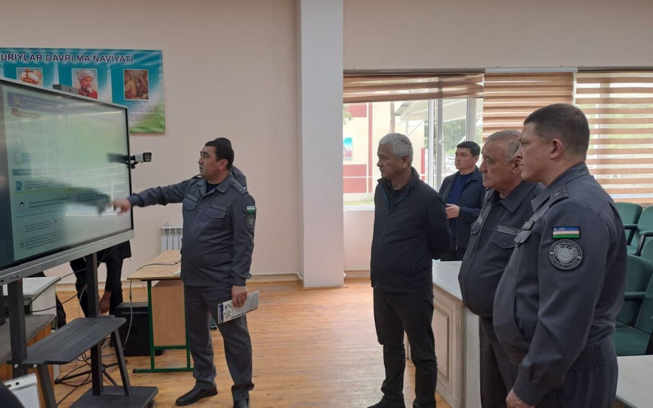 Ответственные лица Министерства внутренних дел побывали в средней общеобразовательной школе №12 Шараф Рашидовского района Джизакской области