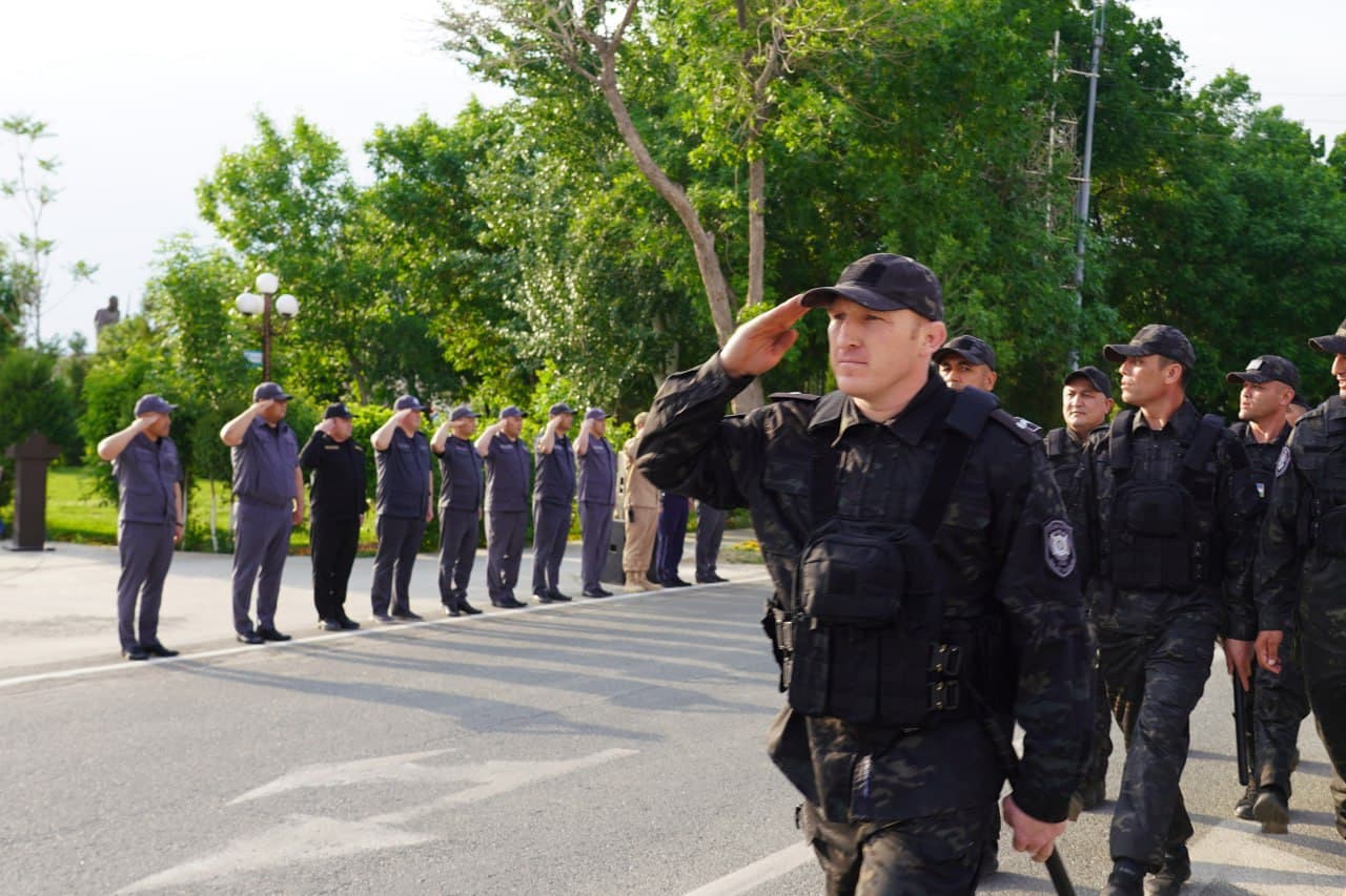 Nukus shahrida “Xavfsiz va sogʻlom yurt” tezkor-profilaktik tadbiri hamda “Hamkor” tadbiri doirasida Ichki ishlar organlari va Milliy gvardiya xodimlarining maxsus yigʻini oʻtkazildi