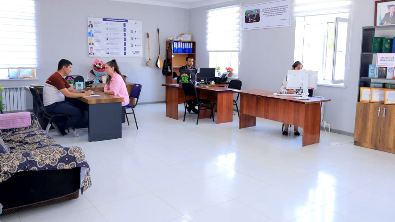 Buxoro viloyatining eng olis hududi hisoblangan Olot tumanida davlatimiz rahbarining PQ-1-son Qarori ijrosini taʼminlash borasida amalga oshirilayotgan ishlar joyiga chiqib oʻrganildi