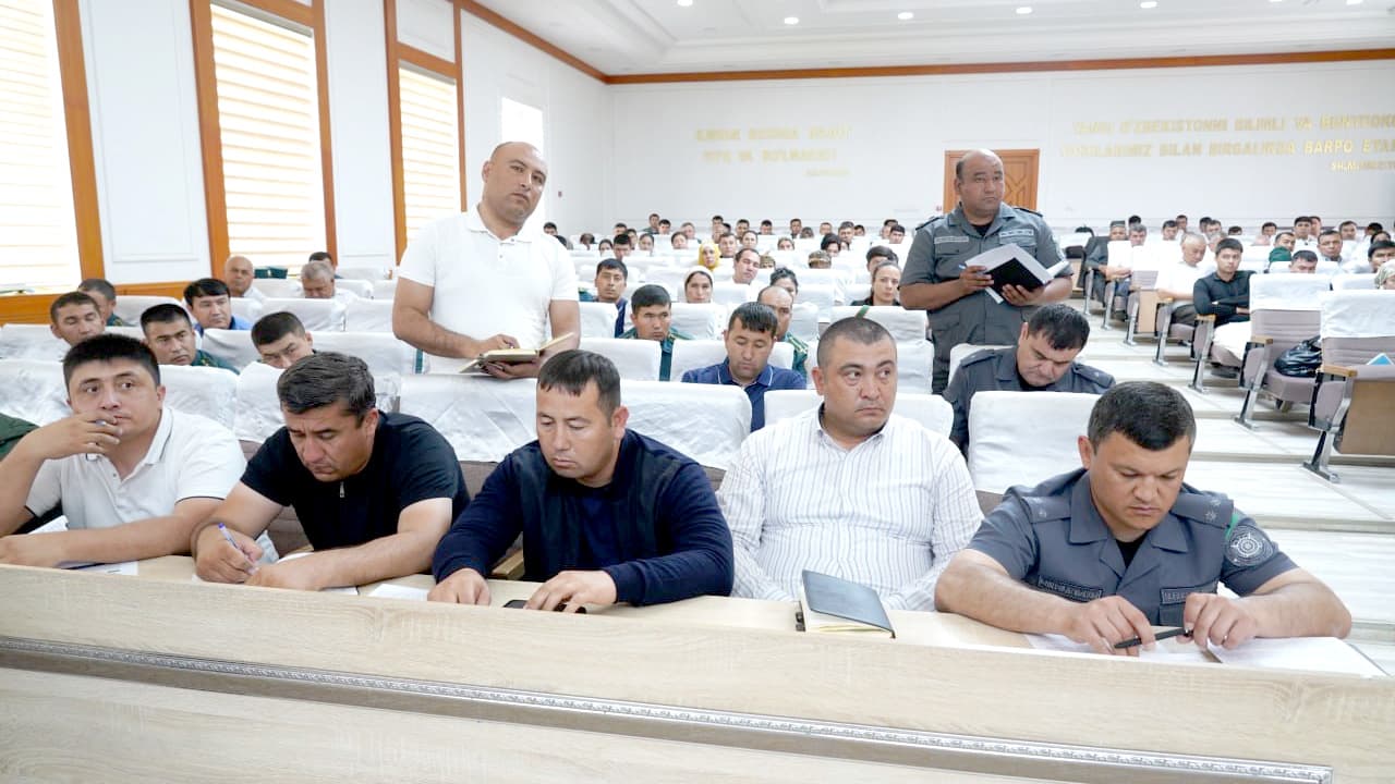 Сурхондарё вилояти ҳуқуқни муҳофаза қилувчи орган вакиллари Президент қарори ижроси юзасидан танқидий муҳокама йиғилиши ўтказди