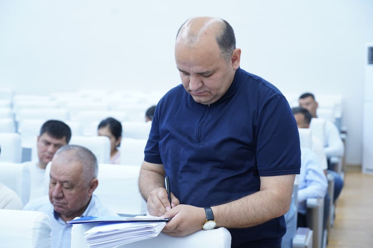 Jarqoʻrgʻon tumani hokimiyatida viloyat hokimi, prokurori va ichki ishlar boshqarmasi boshliqlari ishtirokida Prezidentimizning PQ-1-sonli Qarori ijrosi yuzasidan yigʻilish boʻlib oʻtdi