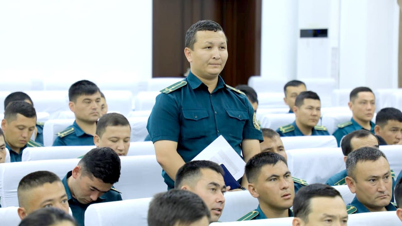 Jizzax viloyati IIBda voyaga yetmaganlar oʻrtasida huquqbuzarliklarning oldini olish masalalari muhokama qilindi