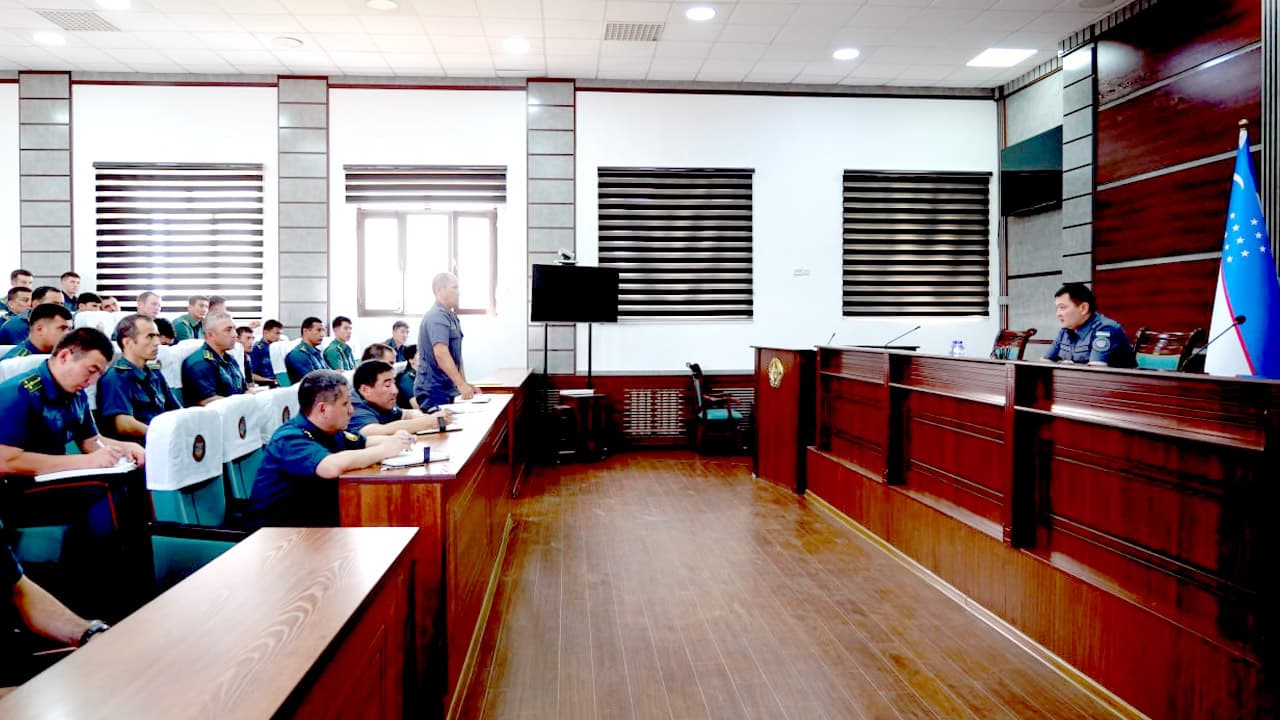 Начальник Управления внутренних дел Сырдарьинской области провел встречу с инспекторами-психологами