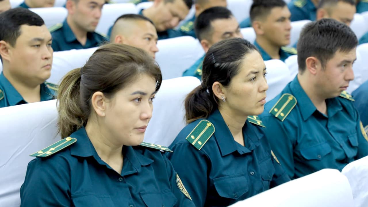 Jizzax viloyati IIBda voyaga yetmaganlar oʻrtasida huquqbuzarliklarning oldini olish masalalari muhokama qilindi