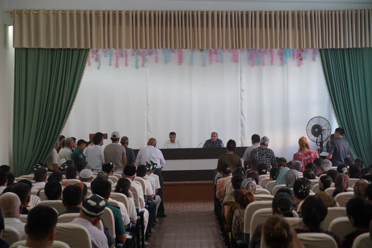 В Пахтачинском районе при участии представителей широкой общественности обсуждено преступление, связанное с нанесением тяжких телесных повреждений