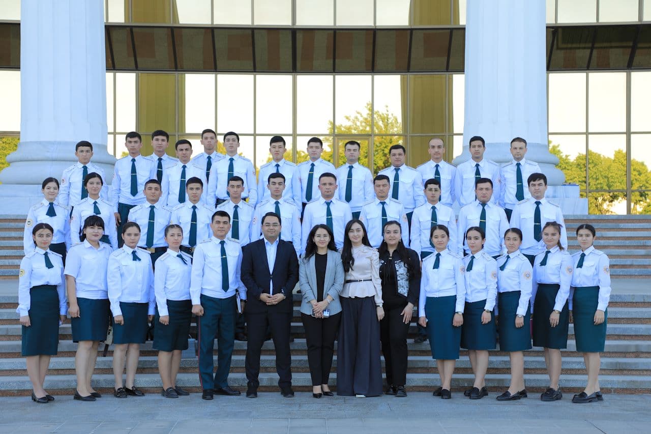 Молодые сотрудники ознакомились с законодательным процессом