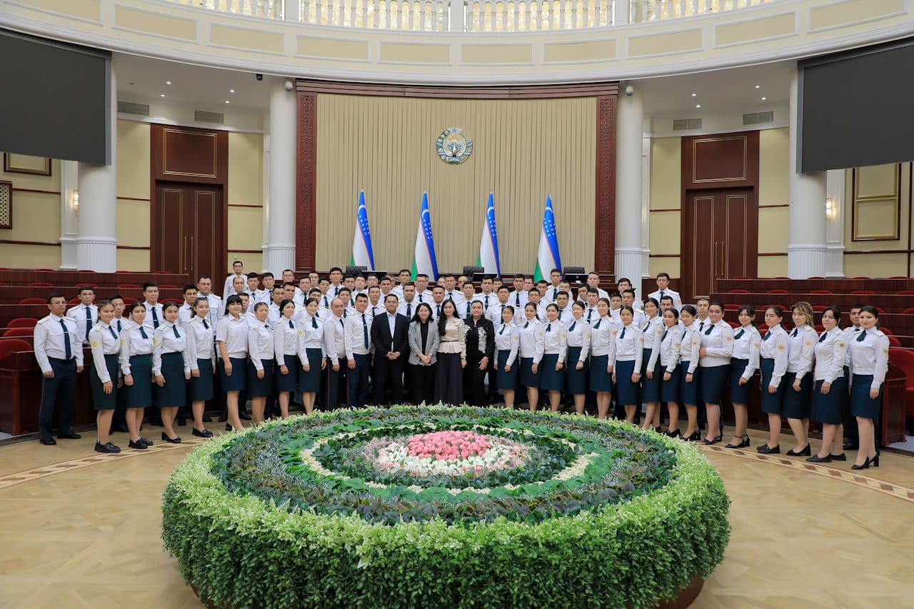 Молодые сотрудники ознакомились с законодательным процессом