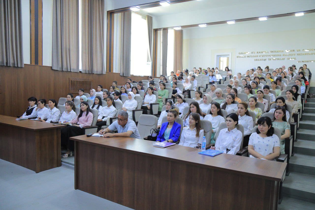 В Наманганском государственном педагогическом институте в рамках мероприятий "Актуальные 10 дней борьбы с коррупцией" и "Месяц молодежи" был организован круглый стол