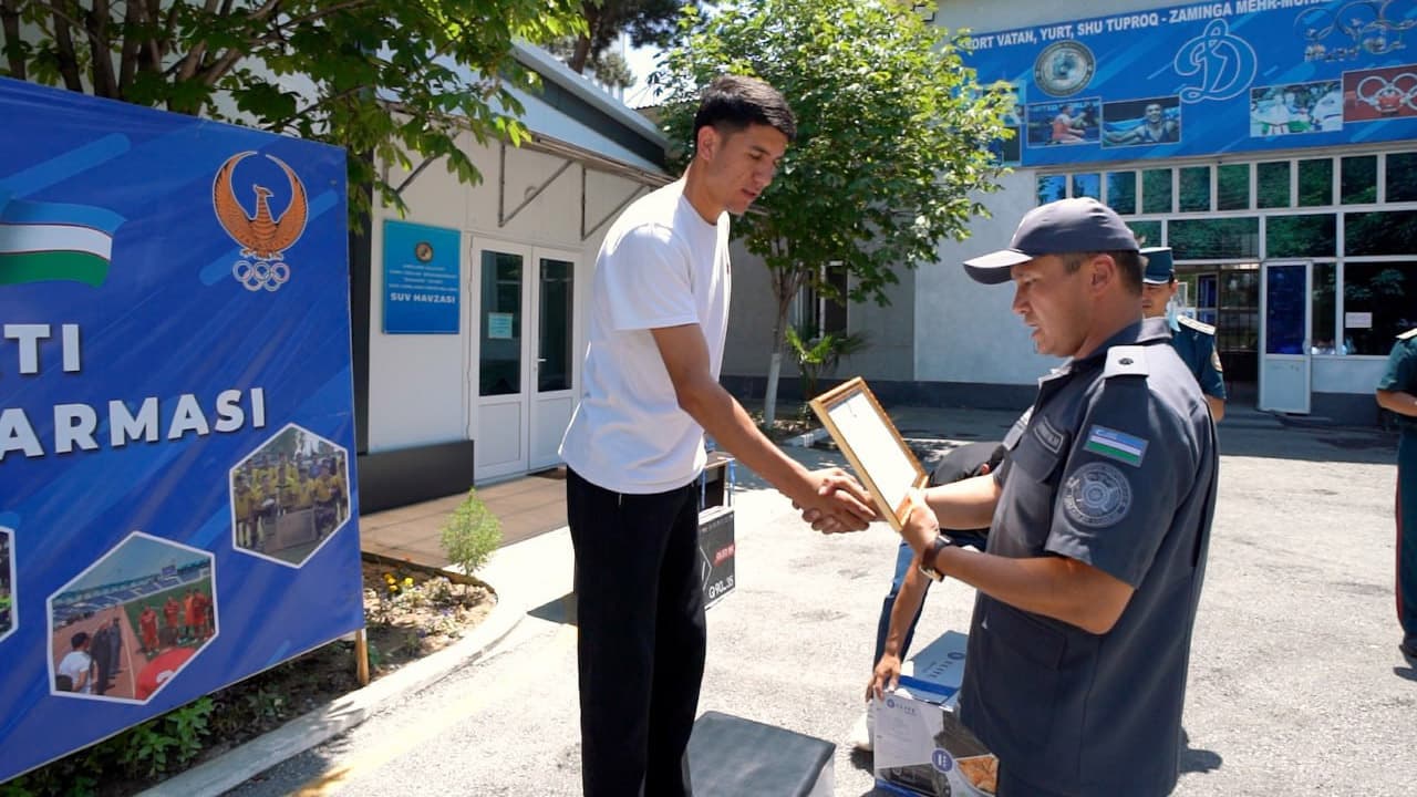 В рамках "Месяца молодежи" среди молодых сотрудников органов внутренних дел Андижанской области были проведены соревнования по плаванию