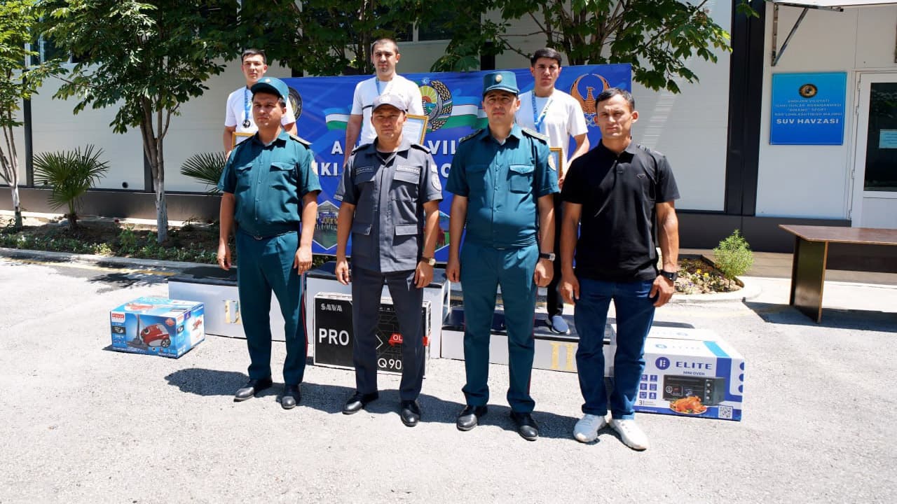 В рамках "Месяца молодежи" среди молодых сотрудников органов внутренних дел Андижанской области были проведены соревнования по плаванию