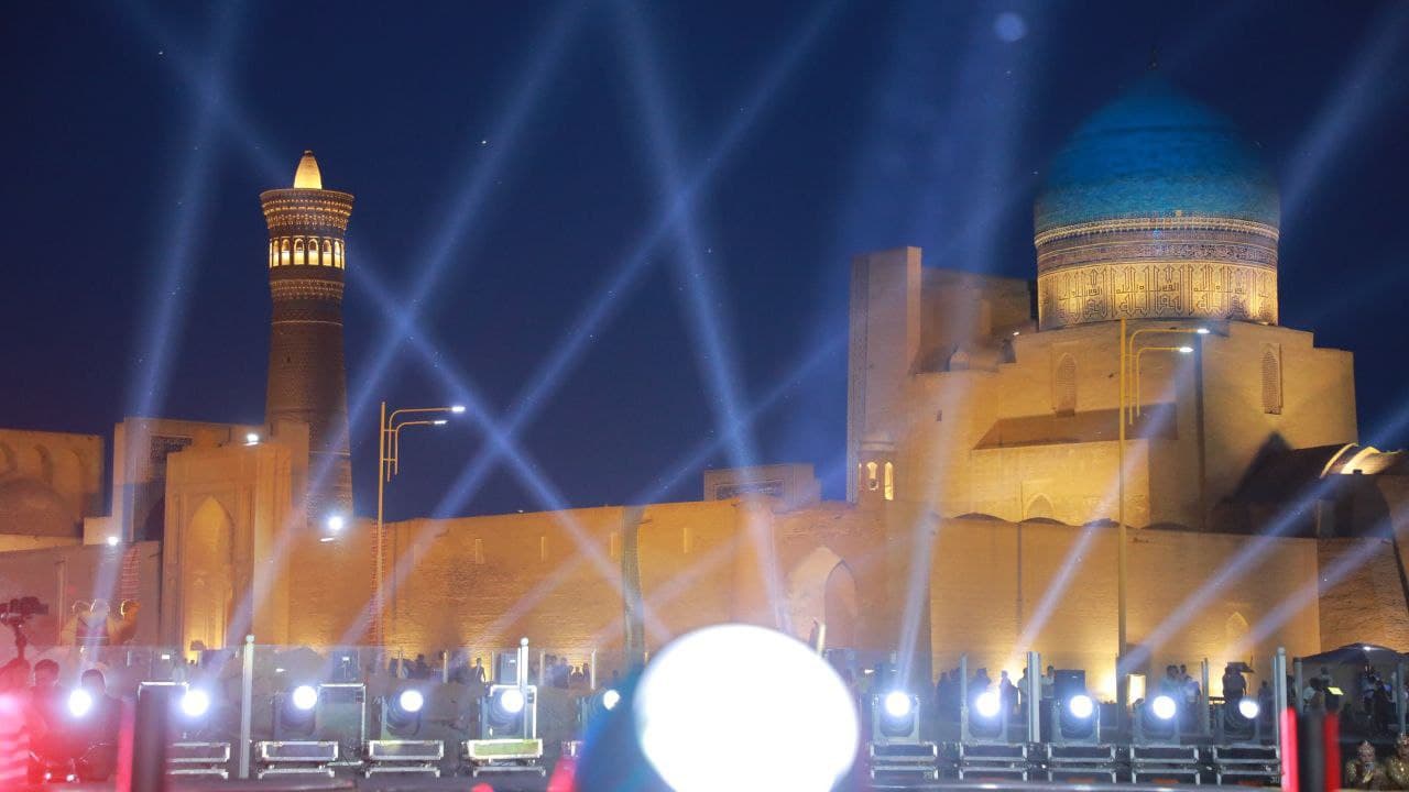 В рамках фестиваля, проводимого в ходе "Месяца молодежи", наряду с активной молодежью Бухарской области, обеспечено участие молодых людей, находящихся под надзором органов внутренних дел