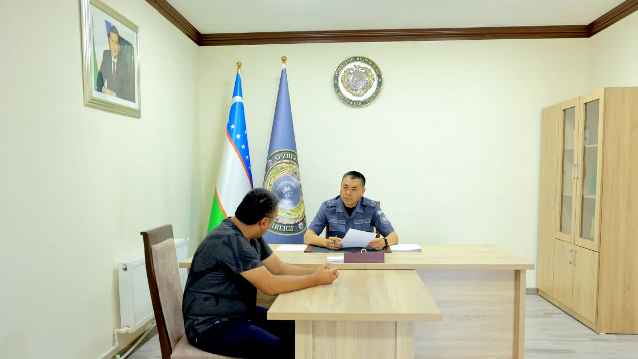 В здании УВД Наманганской области руководством управления был проведен прием граждан