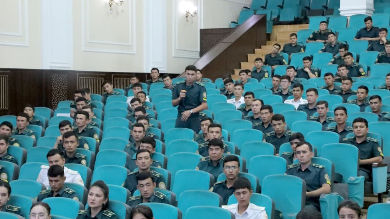 В Академии МВД состоялся круглый стол, посвященный последовательным реформам по созданию безопасной среды в махаллях и раннему предупреждению правонарушений