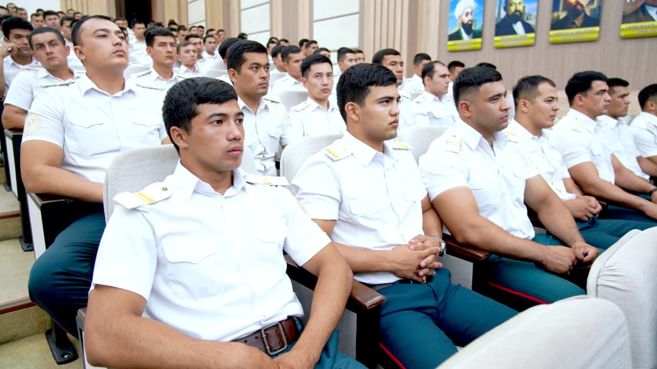 “Yoshlar oyligi” doirasida Andijon viloyati IIB rahbariyati yosh xodimlar bilan uchrashuv oʻtkazdi