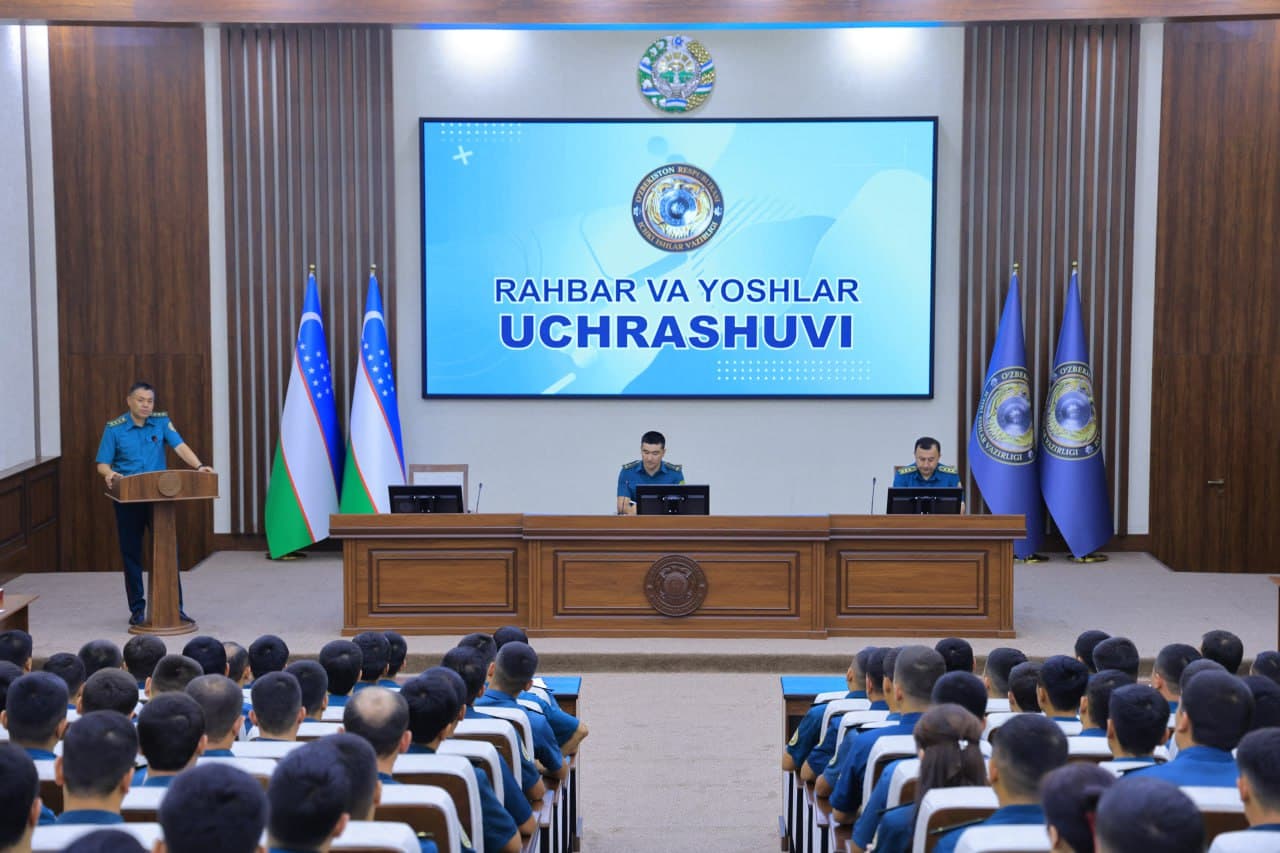 В УВД Наманганской области в рамках "Месяца молодежи" состоялся открытый диалог с молодыми сотрудниками