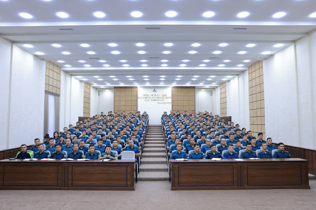 В УВД Наманганской области в рамках "Месяца молодежи" состоялся открытый диалог с молодыми сотрудниками