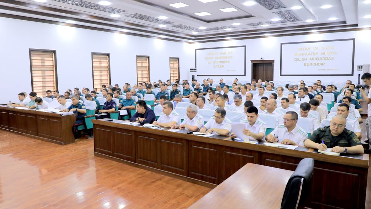 Buxoro viloyati Ichki ishlar boshqarmasida bir necha masalalarga bagʻishlangan navbatdagi kengaytirilgan videoselektor yigʻilishi oʻtkazildi