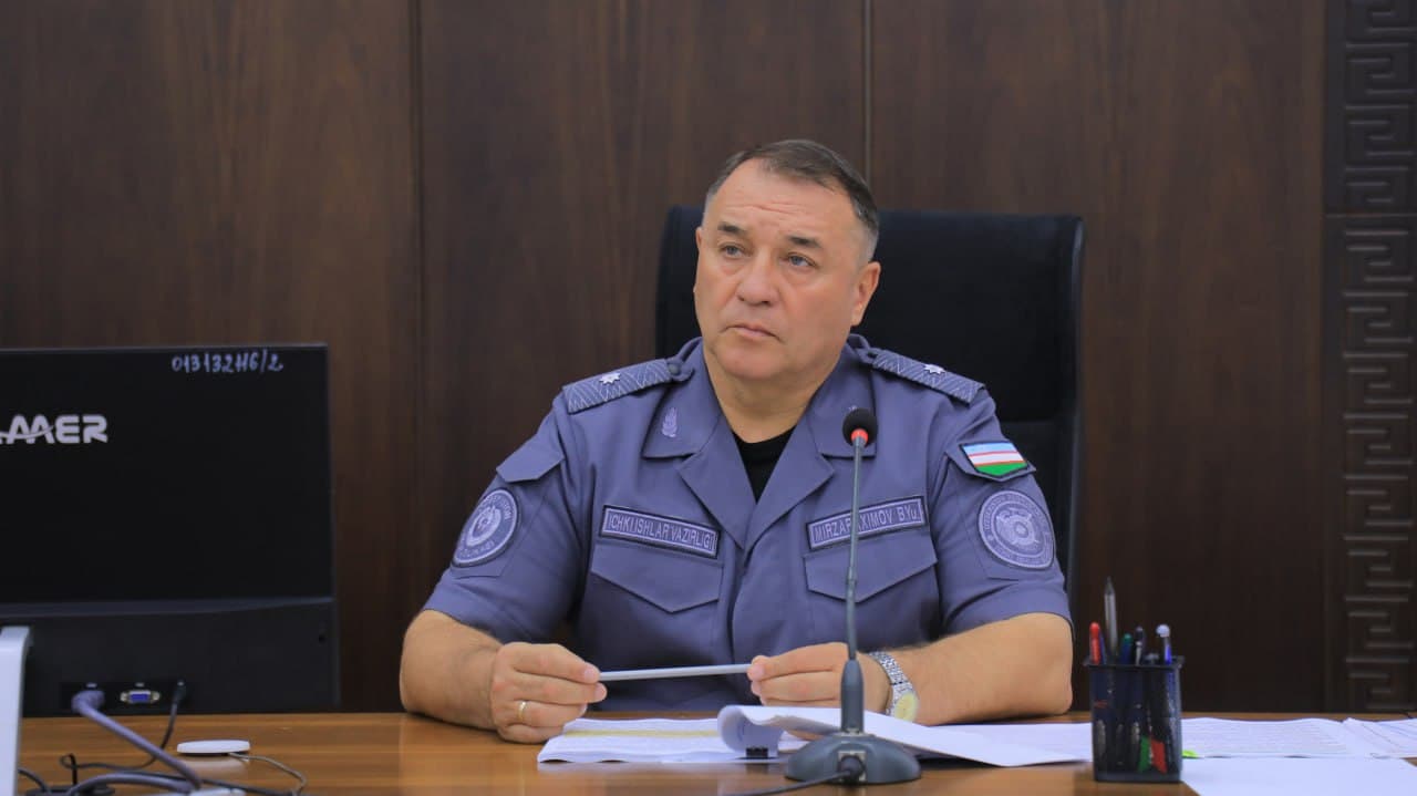 Ички ишлар вазирлиги раҳбарияти бошчилигида Бухоро вилояти ИИБда ўтган ярим йиллик ҳисобот йиғилиши ўтказилди