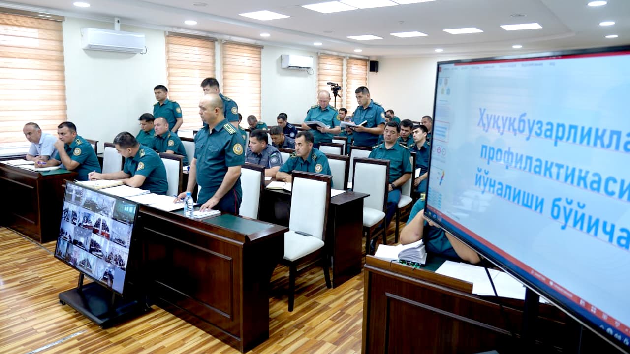 Ichki ishlar vazirligi rahbariyati Surxondaryo viloyati Ichki ishlar boshqarmasida joriy yilning olti oy yakuniga bagʻishlangan hisobot yigʻilishi oʻtkazdi