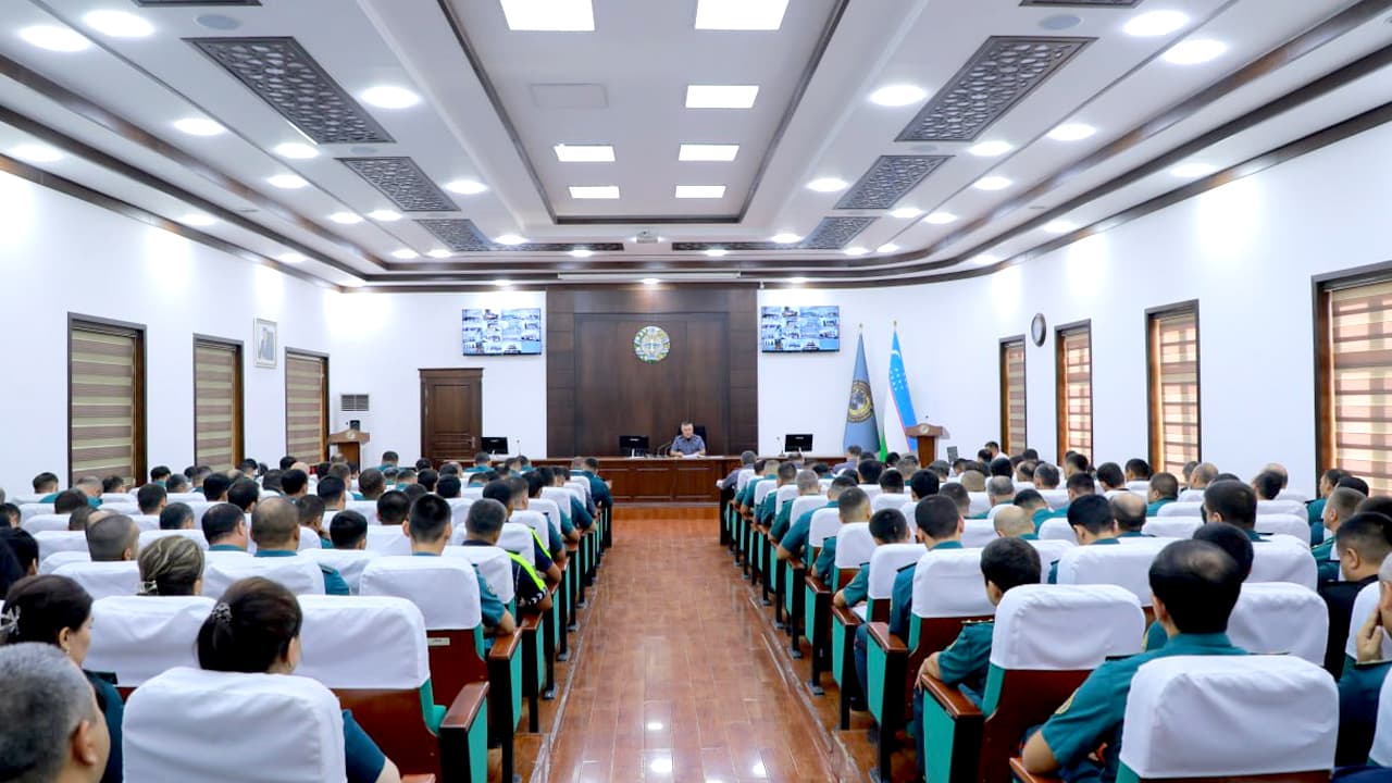 Buxoro viloyati Ichki ishlar boshqarmasi boshligʻi huzurida oʻtgan hafta sarhisobiga bagʻishlangan navbatdagi yigʻilish boʻlib oʻtdi