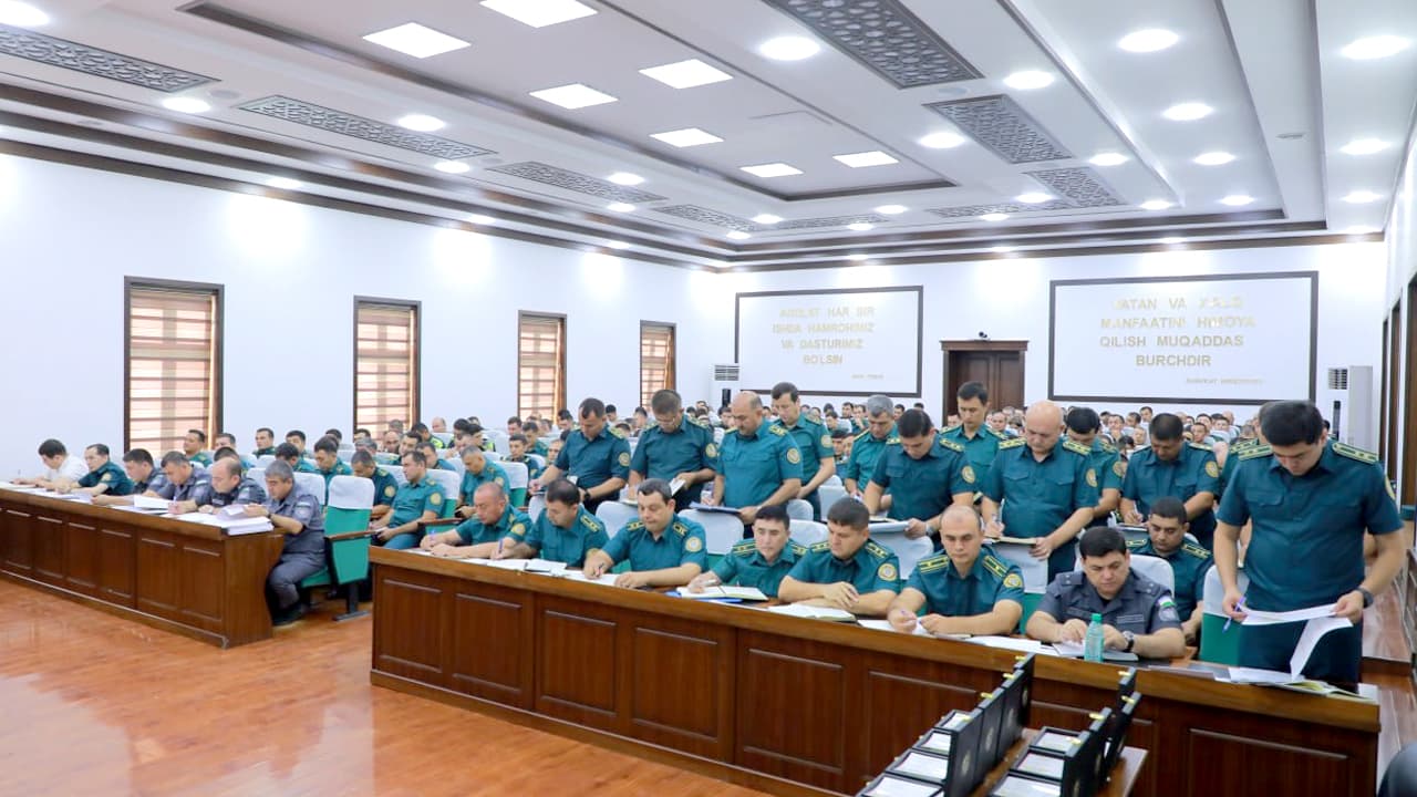 Buxoro viloyati Ichki ishlar boshqarmasi boshligʻi huzurida oʻtgan hafta sarhisobiga bagʻishlangan navbatdagi yigʻilish boʻlib oʻtdi
