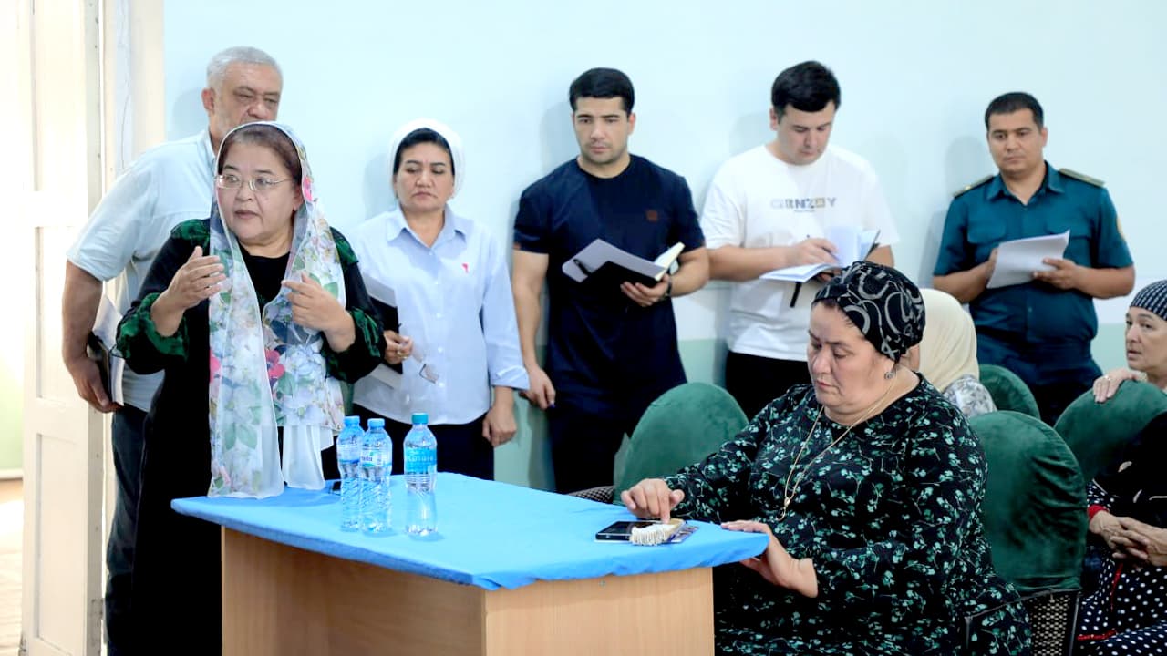 В махаллях города Андижана с неблагоприятной криминогенной обстановкой проведены критические обсуждения преступлений, совершенных за прошедшие 7 месяцев текущего года