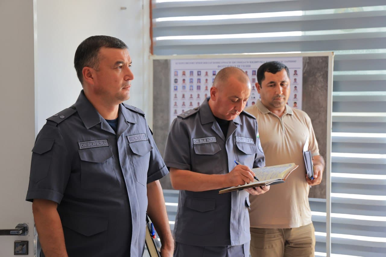 В махалле им. Садриддина Айни города Бухары со сложной криминогенной обстановкой проведена работа по изучению