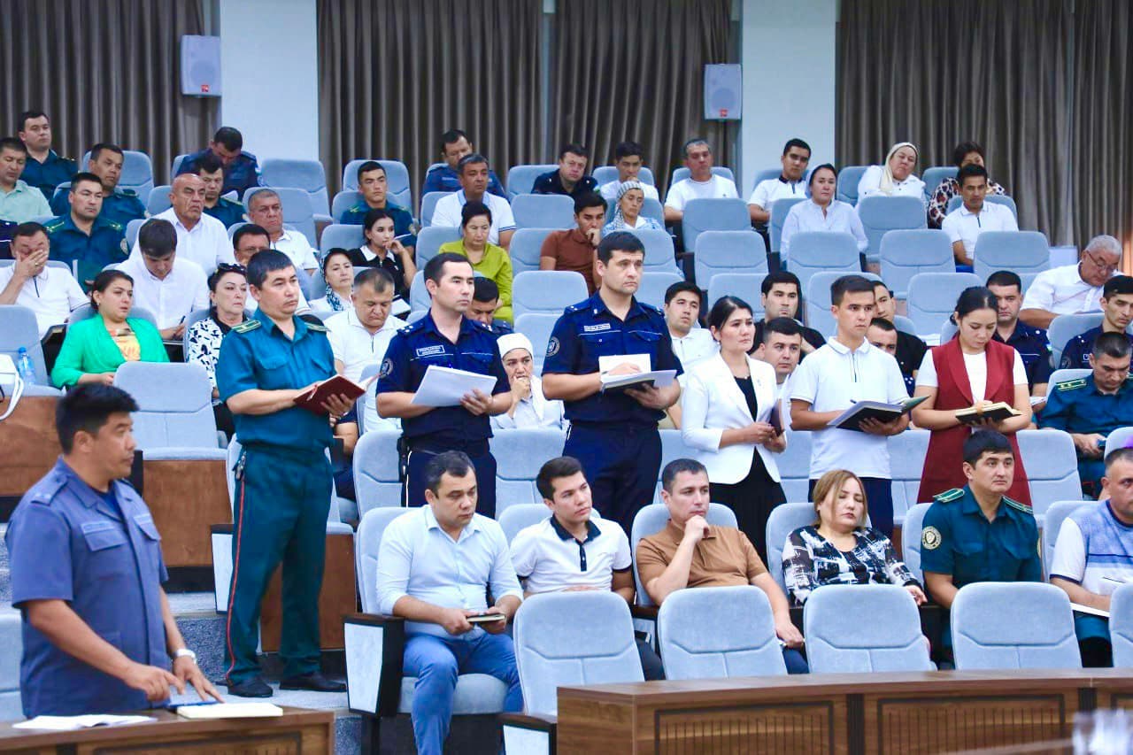 Andijon viloyatida kriminogen vaziyati ogʻir mahallalarda amalga oshirilayotgan ishlar boʻyicha tanqidiy muhokama yigʻilishi oʻtkazildi