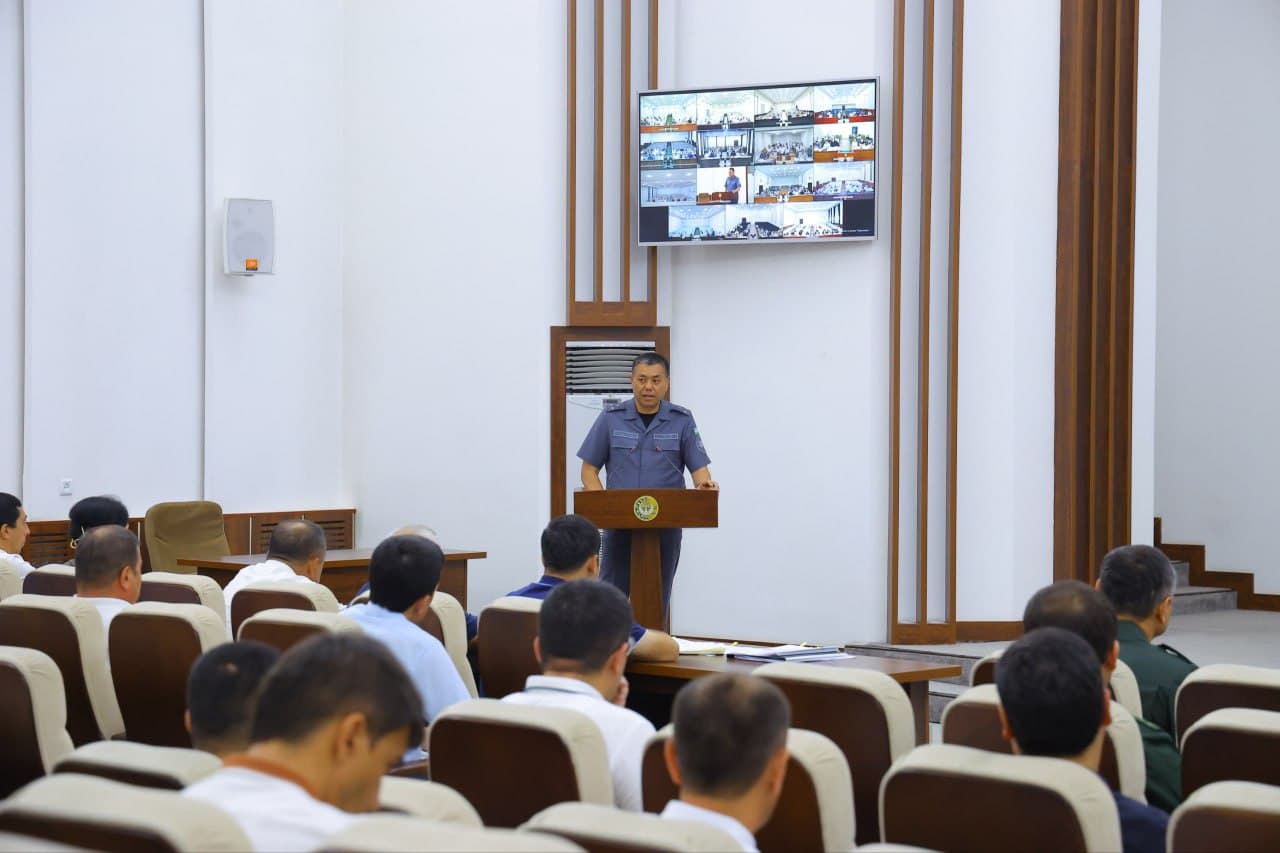 Namangan viloyat hokimligida mahallalarda xavfsiz muhitni yaratish borasida joriy yilning 7 oyi davomida amalga oshirilgan chora-tadbirlar muhokama qilindi