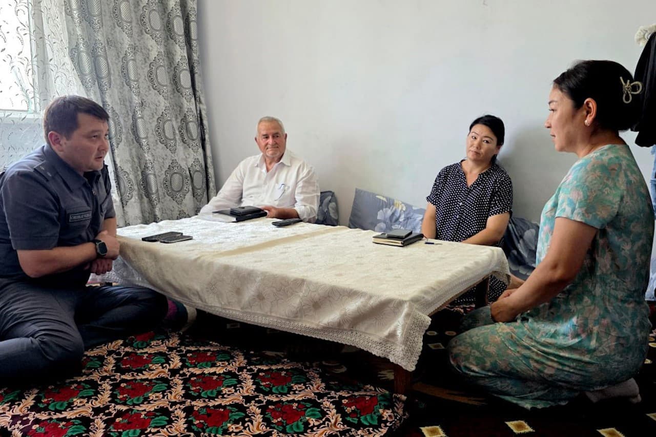 Сирдарё вилояти ИИБ бошлиғи «Юлдуз» маҳалласида аҳоли билан учрашди