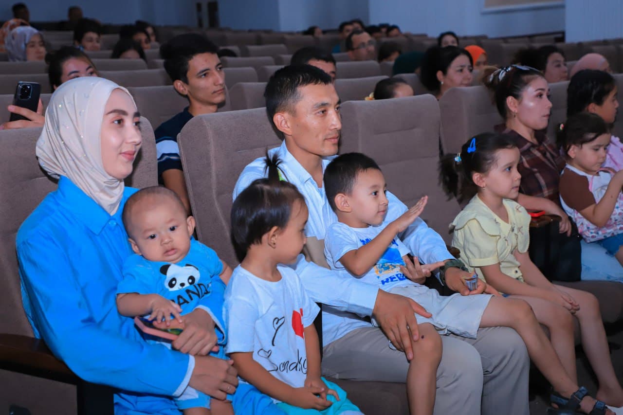 “Ijtimoiy himoya oyligi” doirasida Vazirlik Madaniyat saroyida Ichki ishlar organlari xodimlari va ularning oila aʼzolari uchun konsert dasturi tashkil etildi