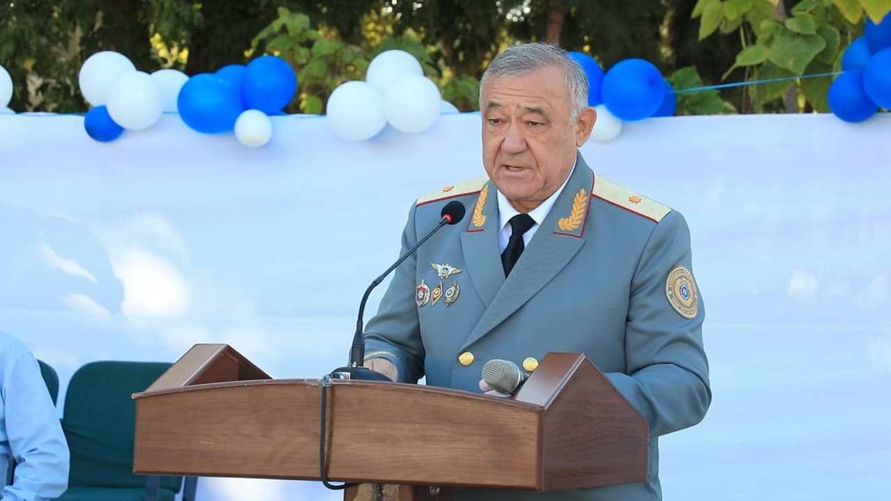 Jizzax viloyati IIB rahbariyati Sharof Rashidov tumanidagi 12-sonli oʻrta umumtaʼlim maktabida “Bilimlar kuni” tadbirida ishtirok etdi