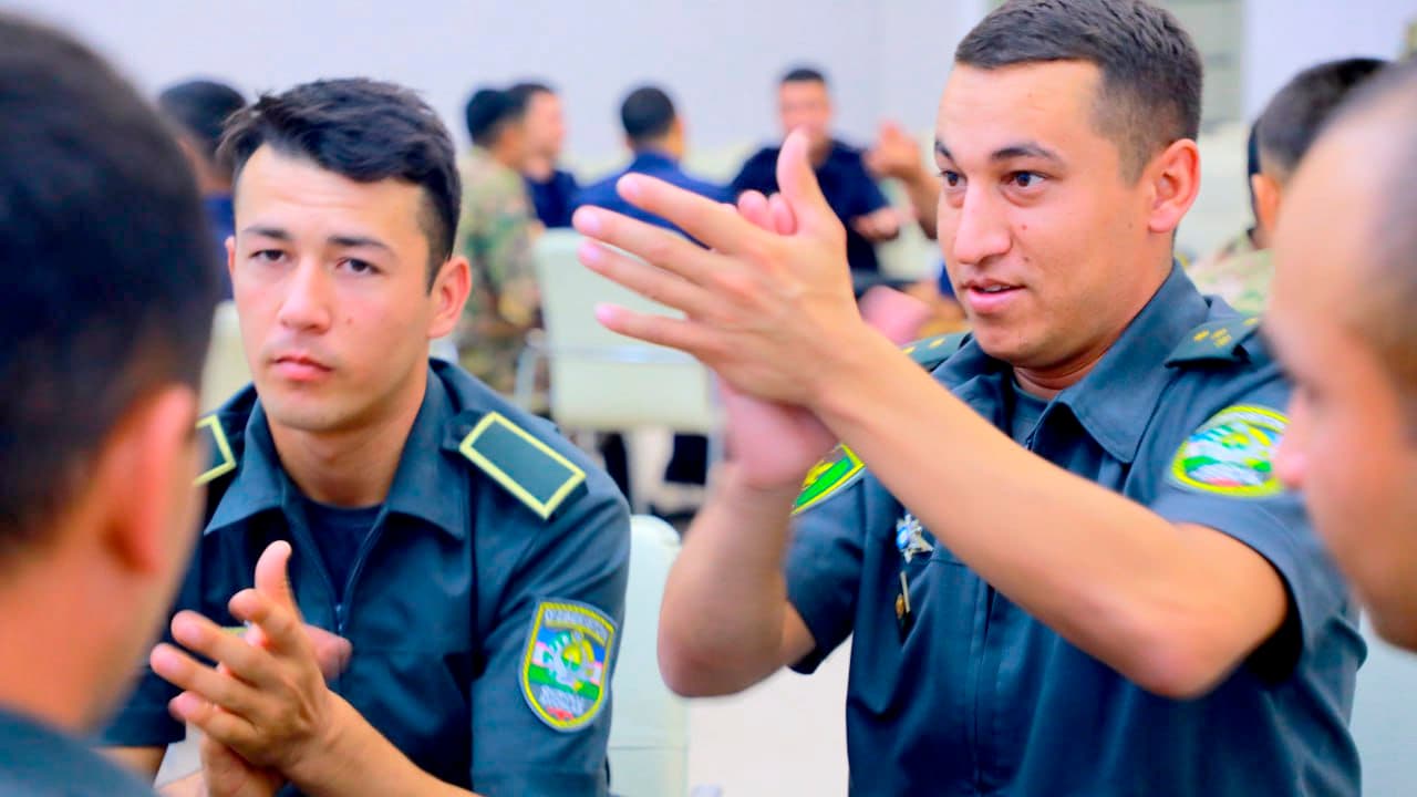 Среди молодых военнослужащих воинских частей и учреждений силовых структур Сырдарьинской области прошла интеллектуальная игра "Заковат" под девизом "Знаток права"