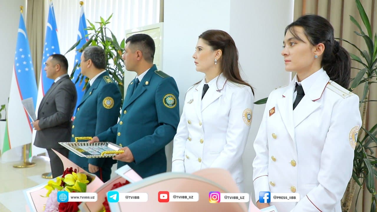 Группе лиц без гражданства, проживающих в Ташкентской области, торжественно вручили ID-карты