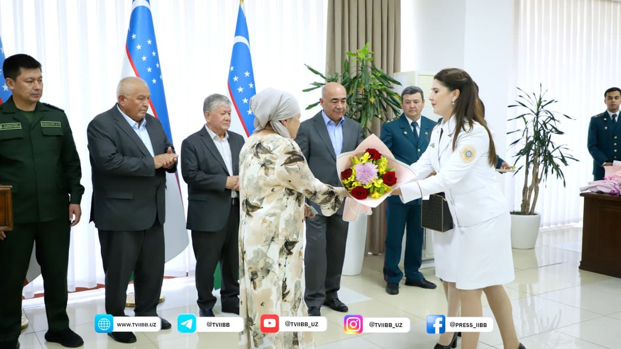 Группе лиц без гражданства, проживающих в Ташкентской области, торжественно вручили ID-карты